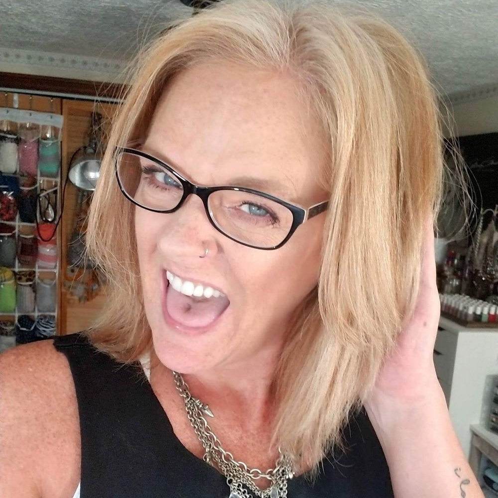 Meet Your Posher, Lori